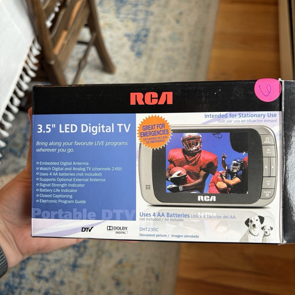 RCA DHT235C Portable 3.5" LED Digital TV Battery Operated